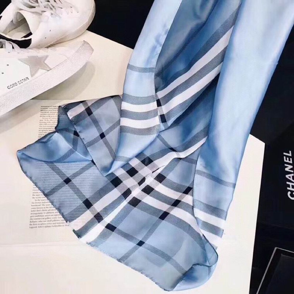 Bv*b*rry Scarf
